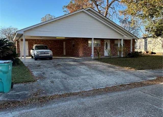 Property at 211 N Walnut St, Opelousas, LA 70570, 3 beds, 2 baths
