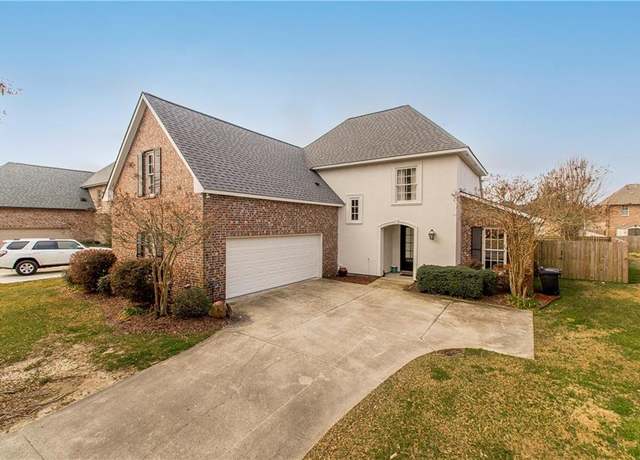 Property at 18201 Pine Ridge Dr, Prairieville, LA 70769, 4 beds, 2.5 baths