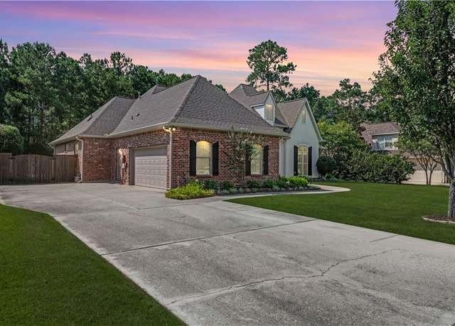 Property at 1082 Whitetail Dr, Mandeville, LA 70448, 5 beds, 3 baths
