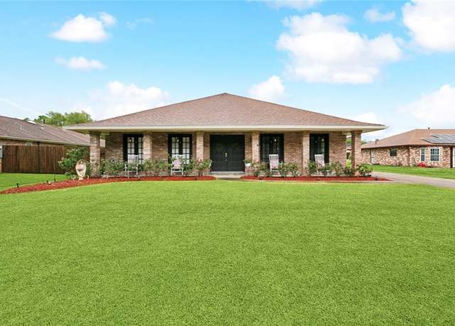 Property at 112 Langridge Dr, Belle Chasse, LA 70037, 3 beds, 2 baths