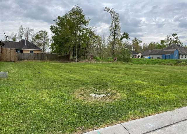 Property at 405 Ashton Oaks Ln, Luling, LA 70070