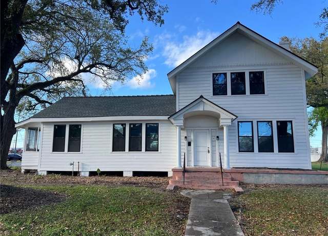 Property at 305 E Second St, Thibodaux, LA 70301, 3 beds, 2 baths