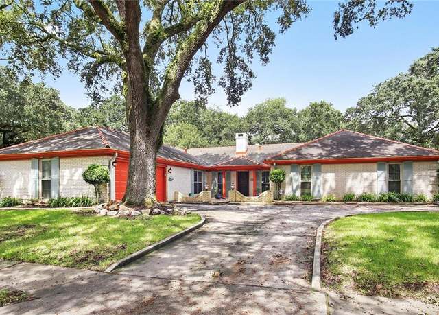 Property at 5726 Durham Dr, New Orleans, LA 70131, 3 beds, 2.5 baths