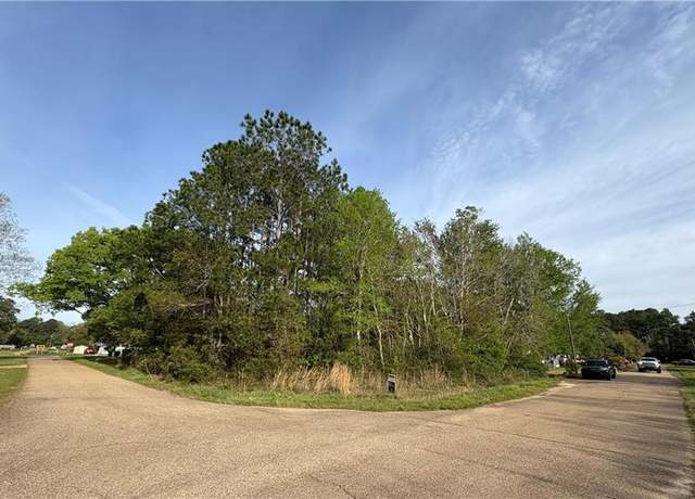 Property at 70465 11th St, Covington, LA 70433
