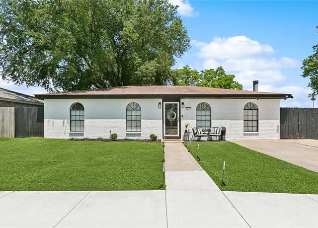 Property at 2416 Elizabeth Ct, Violet, LA 70092, 3 beds, 2 baths