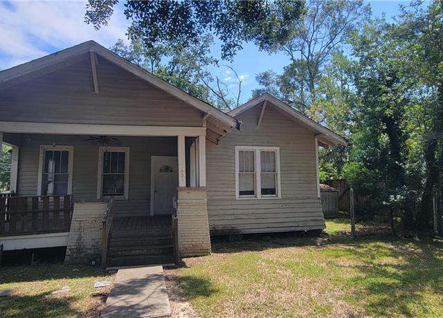 Property at 901 S Chestnut St, Hammond, LA 70403, 3 beds, 2 baths