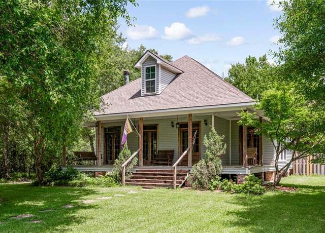 Property at 8282 Lake Park Dr, Denham Springs, LA 70726, 4 beds, 2.5 baths