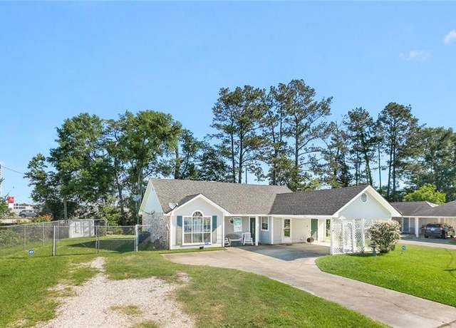 Property at 10403 Wade Dr, Denham Springs, LA 70726, 3 beds, 2 baths