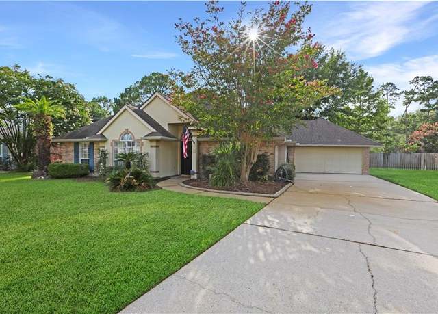 Property at 2029 W Ridge Dr, Mandeville, LA 70448, 4 beds, 2 baths