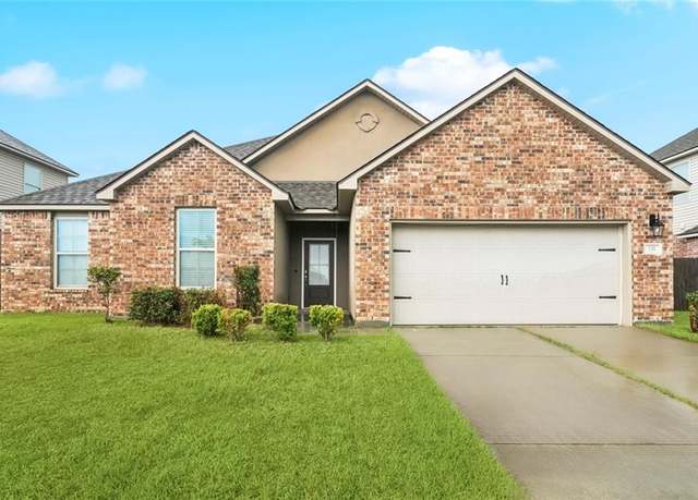 Property at 717 Lakeshore Village Dr, Slidell, LA 70461, 4 beds, 2 baths