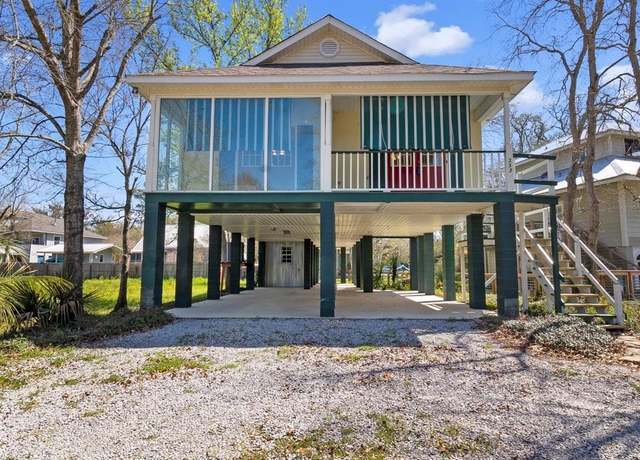 Property at 233 West St, Mandeville, LA 70448, 2 beds, 2 baths