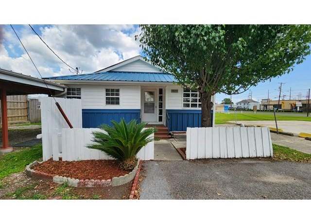 Property at 146 Elodie Ave, Harahan, LA 70123, 3 beds, 2 baths