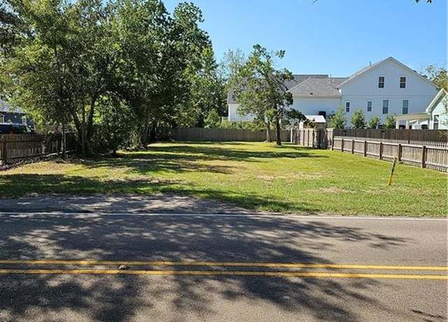 Property at 2142 Monroe St, Mandeville, LA 70448