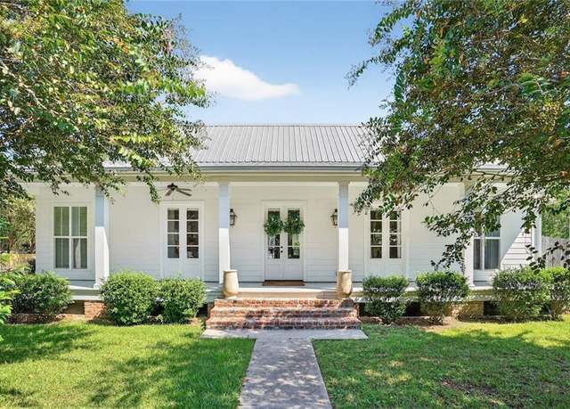 Property at 649 Lafayette St, Mandeville, LA 70448, 3 beds, 3 baths