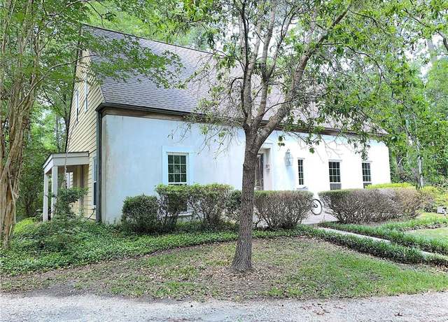 Property at 150 Chamale Dr, Slidell, LA 70460, 3 beds, 2.5 baths