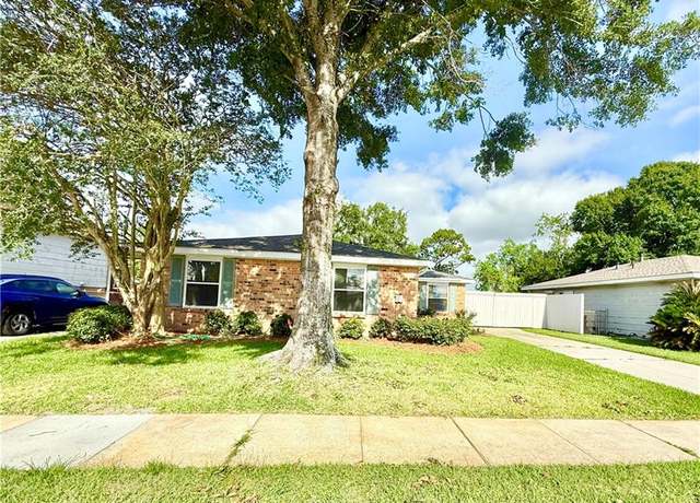 Property at 644 Willowbrook Dr, Gretna, LA 70056, 3 beds, 2 baths
