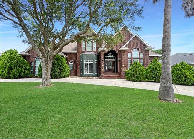 Property at 14211 S Lakeshore Dr, Covington, LA 70435, 4 beds, 3.5 baths