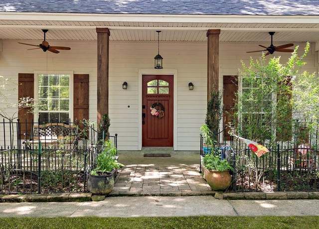 Property at 19595 Sunshine Ave, Covington, LA 70433, 4 beds, 2 baths