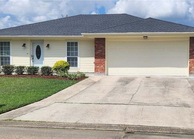 Property at 135 Dunleith Dr, Destrehan, LA 70047, 3 beds, 2 baths