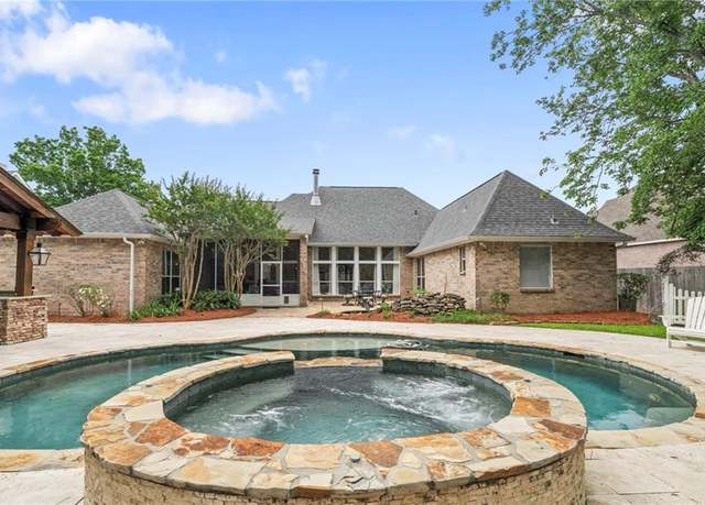 Property at 1442 Woodmere Dr, Mandeville, LA 70471, 5 beds, 3 baths