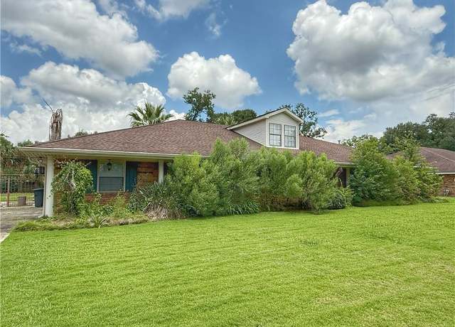 Property at 2513 Cedarlawn Dr, Marrero, LA 70072, 4 beds, 2.5 baths