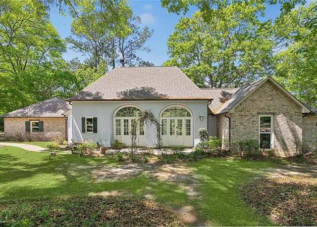 Property at 42 Green Hills Dr, Covington, LA 70435, 3 beds, 2.5 baths