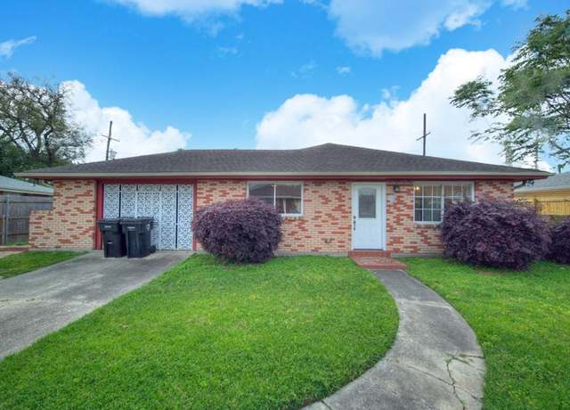 Property at 2121 Brigade Dr, Chalmette, LA 70043, 3 beds, 2 baths