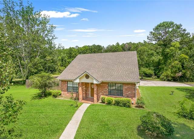 Property at 65398 Maple St, Mandeville, LA 70448, 4 beds, 2 baths