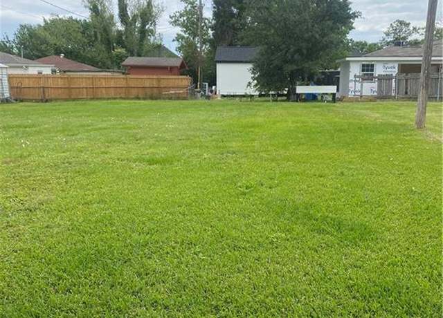 Property at 61 E Chalmette Cir, Chalmette, LA 70043