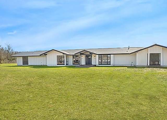 Property at 1305 S Holly St, Hammond, LA 70401, 4 beds, 3 baths