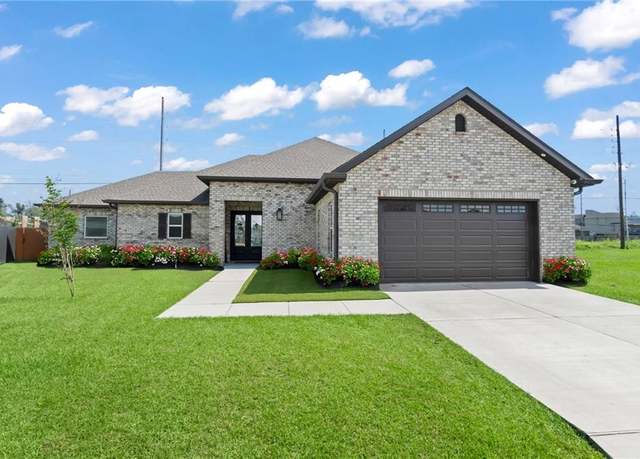 Property at 218 Belle Ormond Cir, Destrehan, LA 70047, 4 beds, 2.5 baths