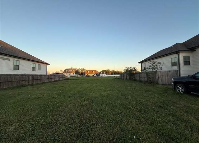 Property at 3917 Dominique Dr, St Bernard, LA 70043