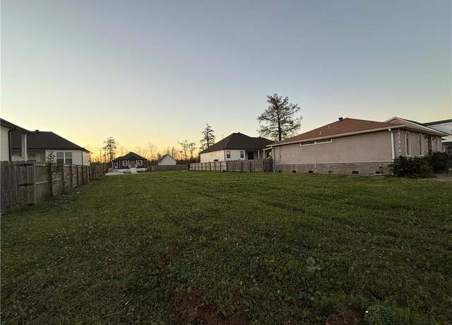 Property at 3924 Dominique Dr, Chalmette, LA 70043