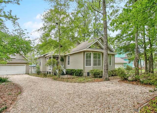 Property at 617 Park Ave, Mandeville, LA 70448, 3 beds, 2.5 baths