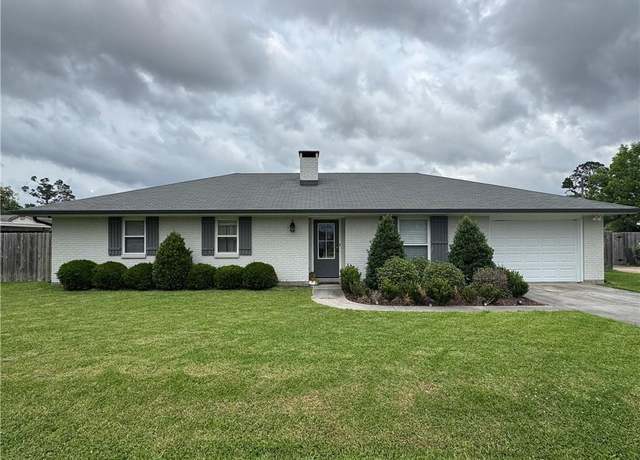 Property at 207 Lee Dr, Thibodaux, LA 70301, 3 beds, 2 baths