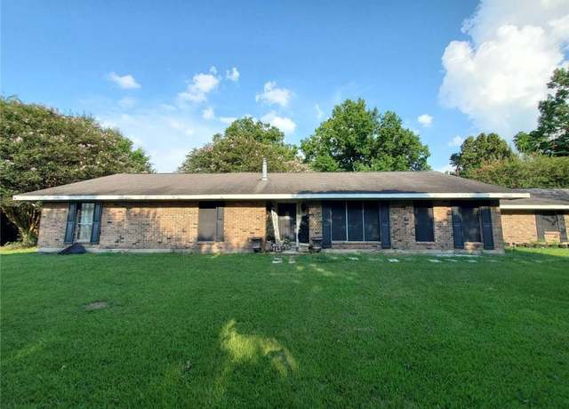 Property at 438 Saint James Ave, Opelousas, LA 70570, 3 beds, 2 baths