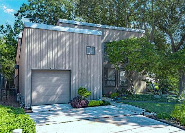 Property at 3929 Edenborn Ave, Metairie, LA 70002, 3 beds, 2 baths