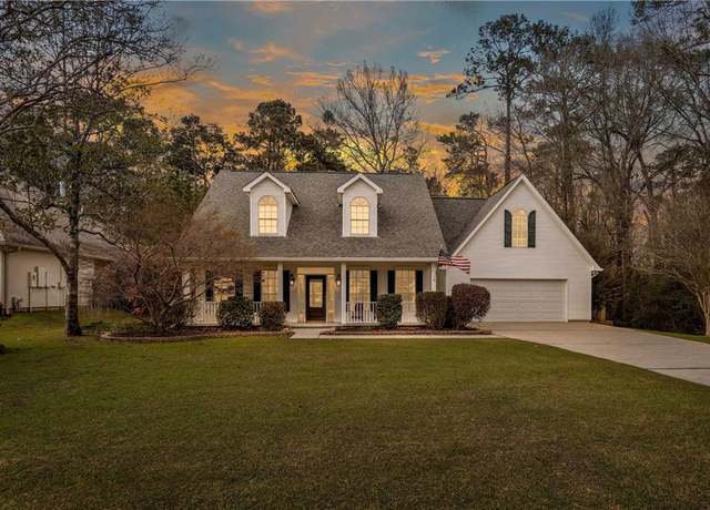 Property at 916 Avenue Du Chateau, Covington, LA 70433, 4 beds, 3.5 baths