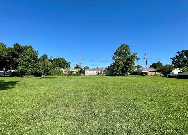Property at 24 Keane Dr, Chalmette, LA 70043