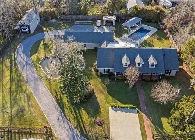 Property at 202 Doby Dr, Mandeville, LA 70448, 5 beds, 3 baths