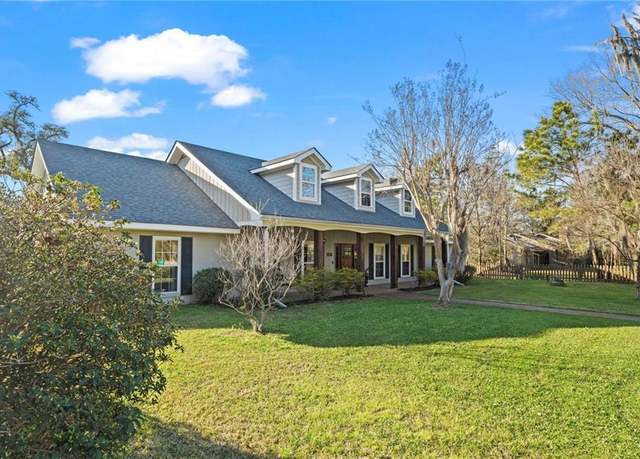 Property at 202 Doby Dr, Mandeville, LA 70448, 5 beds, 3 baths