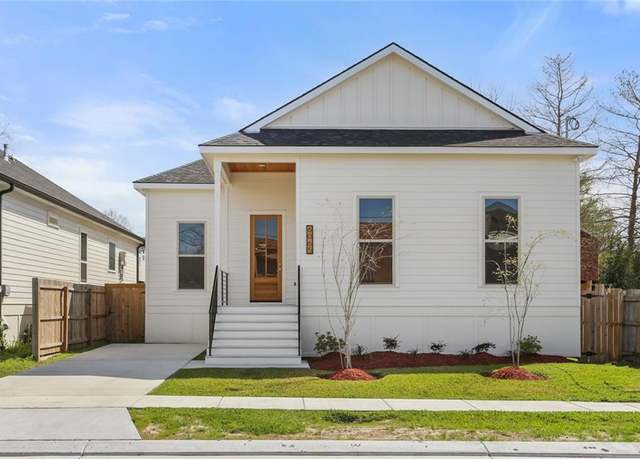 Property at 6065 Wickfield Dr, New Orleans, LA 70122, 3 beds, 2.5 baths