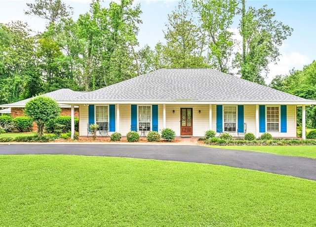 Property at 121 Forest Dr, Mandeville, LA 70471, 3 beds, 2.5 baths