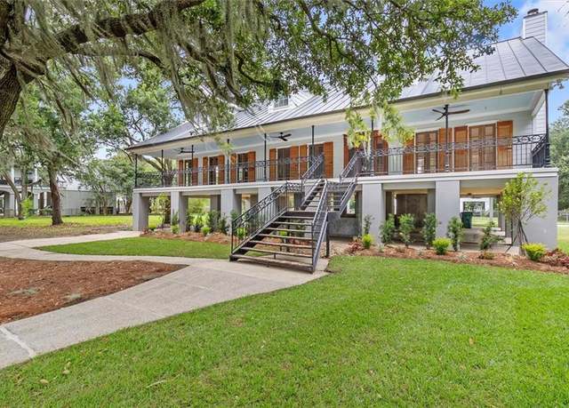 Property at 2801 Lakeshore Dr, Mandeville, LA 70448, 5 beds, 3 baths