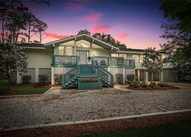 Property at 315 Carondelet St, Mandeville, LA 70448, 4 beds, 3.5 baths