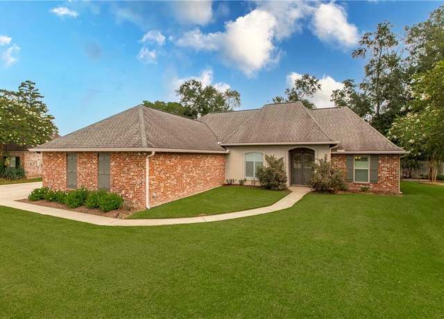 Property at 26241 Whispering Pines Ave, Denham Springs, LA 70726, 3 beds, 2.5 baths