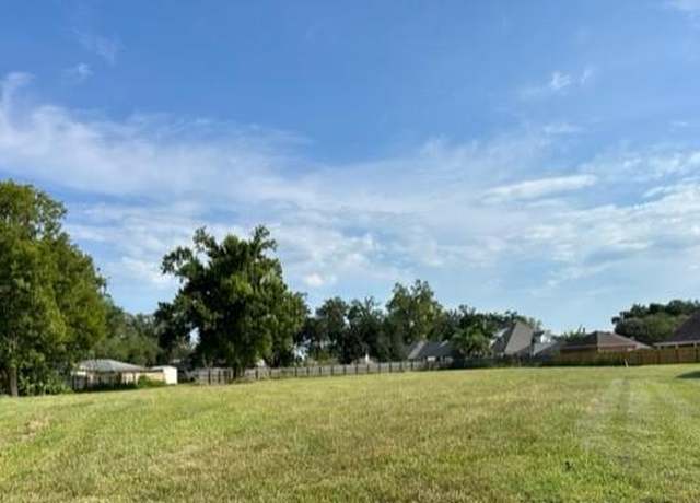 Property at 125 Downing Ct, Belle Chasse, LA 70037