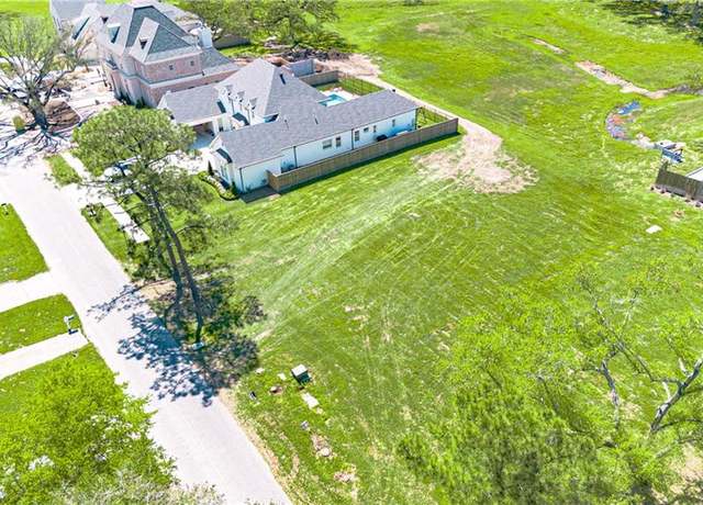 Property at 143 Colonial Club Dr, Harahan, LA 70123