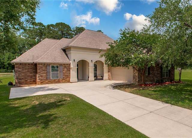 Property at 429 Katie Ct, Madisonville, LA 70447, 3 beds, 2.5 baths