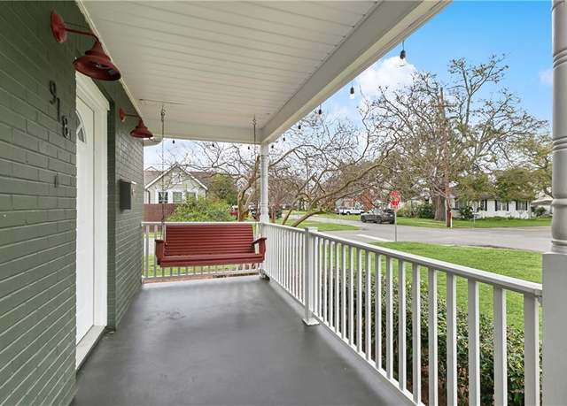 Property at 918 Ridgelake Dr, Metairie, LA 70001, 3 beds, 2 baths